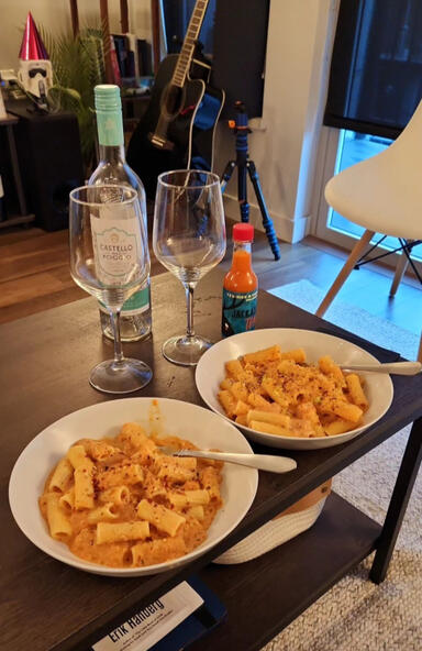 Penne in creamy vegetable sauce, served with Moscato